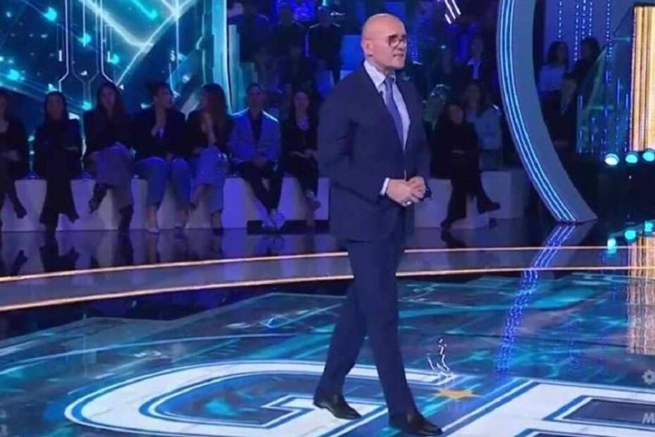 Alfonso Signorini in pole position per Pomeriggio Cinque