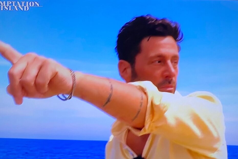 Temptation Island coppia famosa Uomini e Donne roberta di padua alessandro vicinanaa
